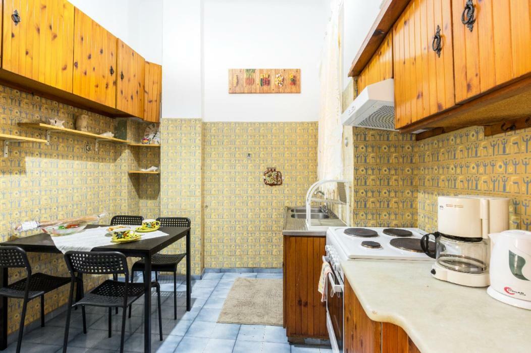Beautiful Appartment Under Akropolis! 아테네 외부 사진